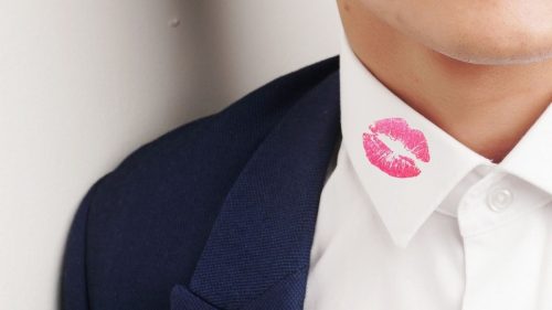 lip mark on shirt collar