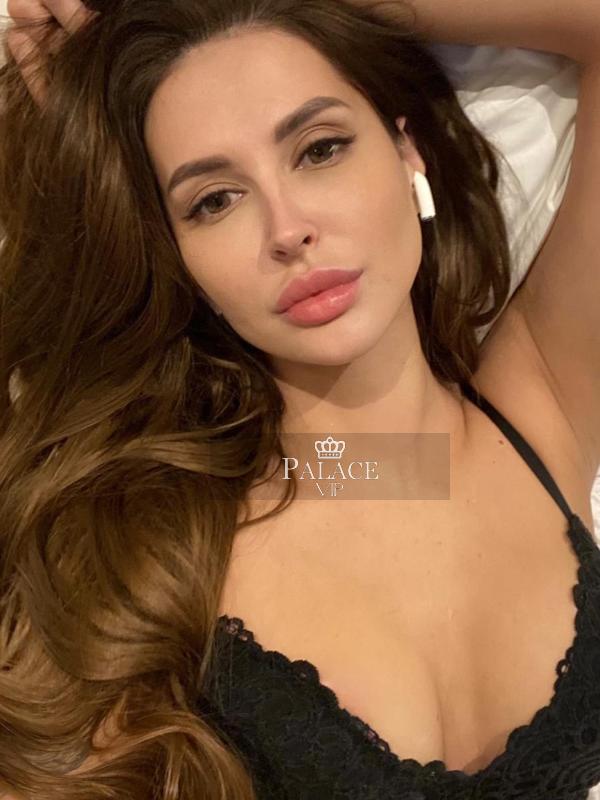 Dee, Mayfair, Russian Escort