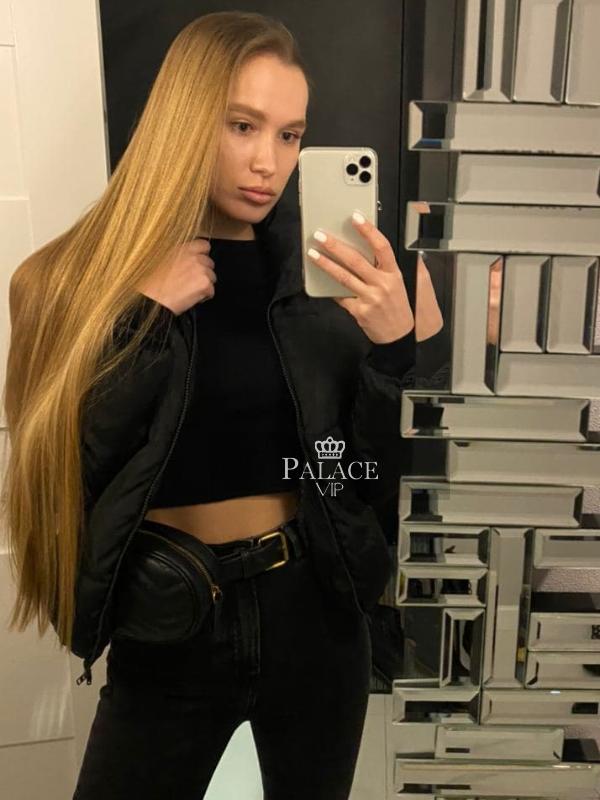 Mia, Chelsea, Russian Escort