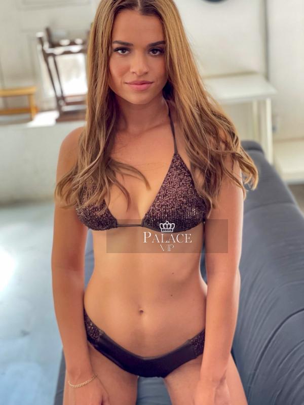 Eda, Chelsea, Hungarian Escort