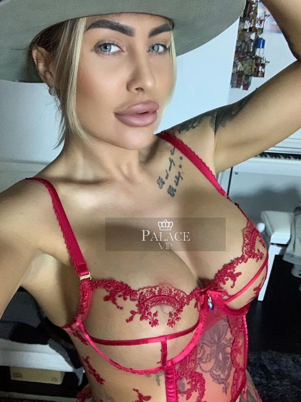 Paola, Kensington, Russian Escort