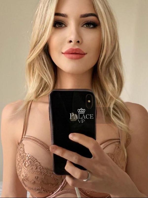 Regina, Kensington, Russian  Escort