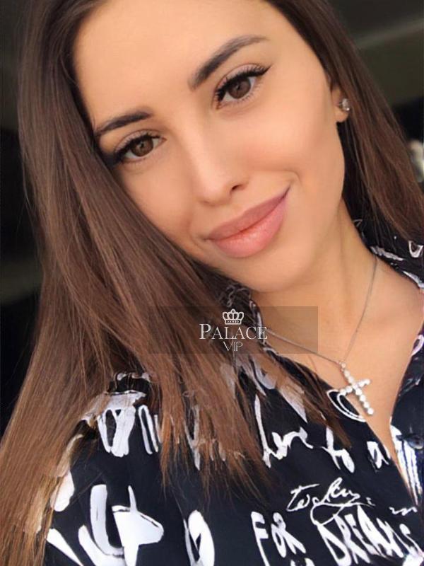 Asabi, Chelsea, Russian  Escort
