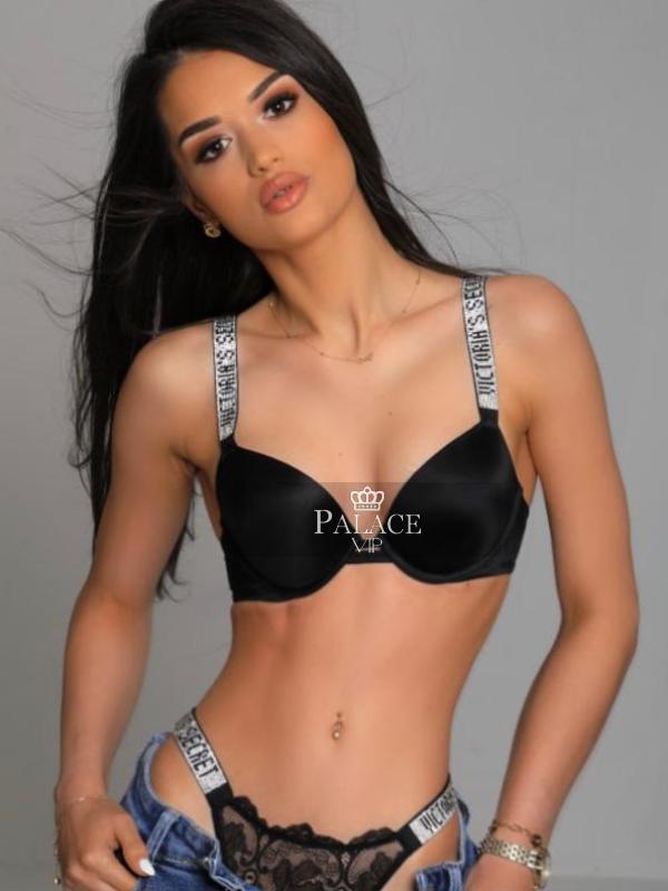 Ana, Queensway, Italian Escort