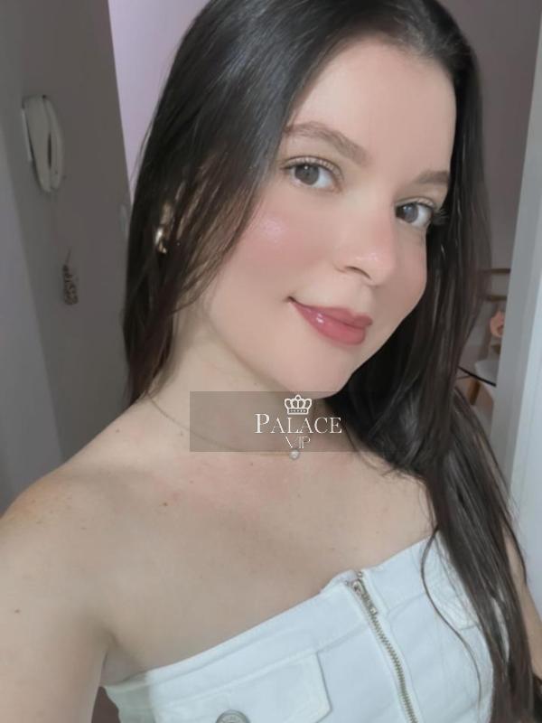 Emma (23)