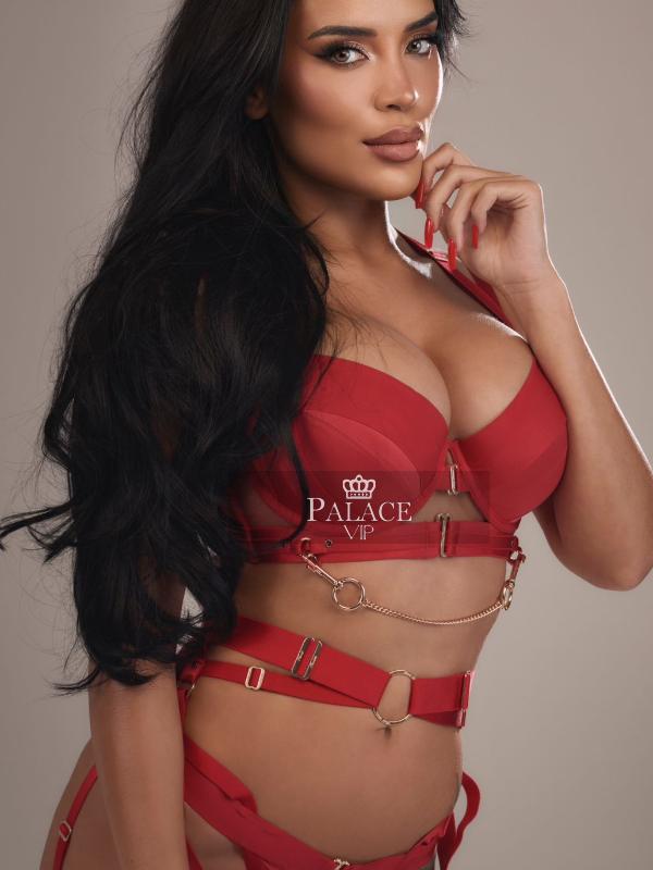 Natalie, Kensington, British Escort