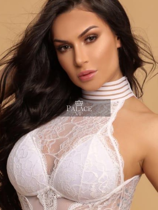 Mia, Knightsbridge, Brazilian Escort