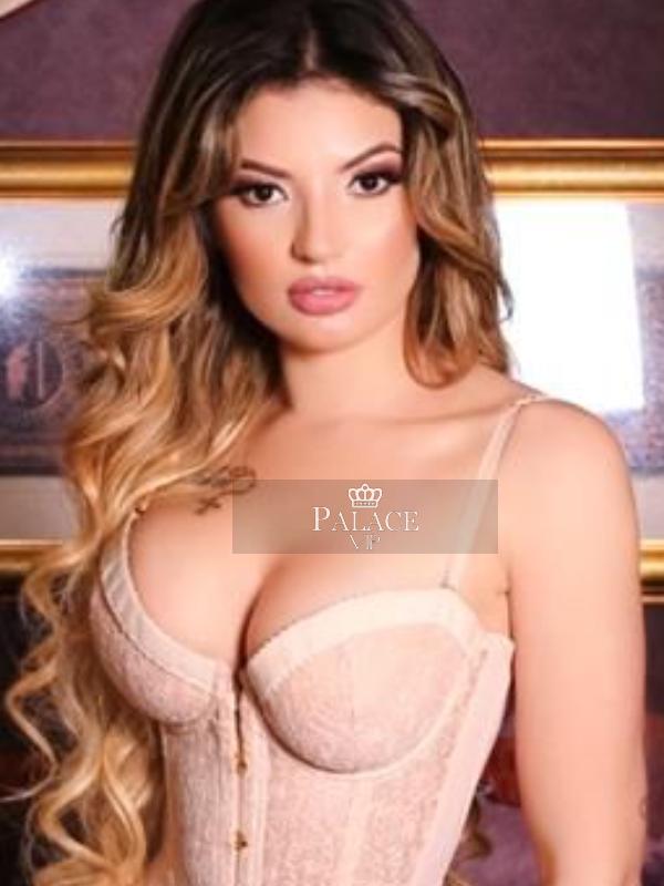 Kris, Earls Court, Brazilian Escort