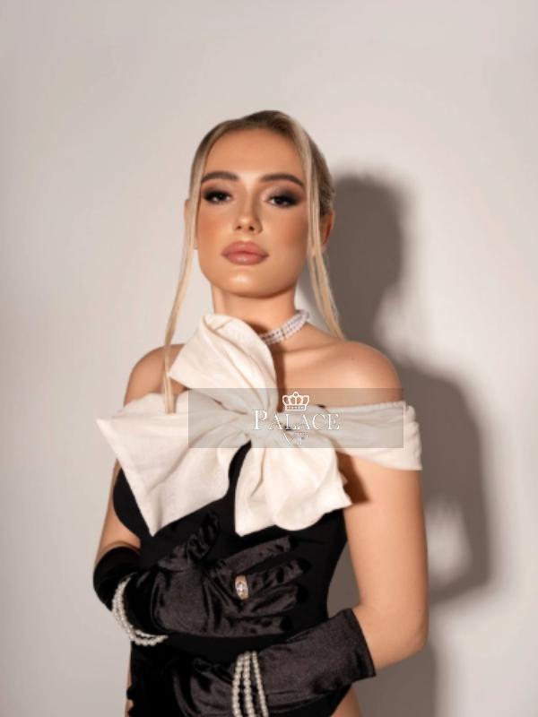 Essa, Chelsea, Estonian Escort