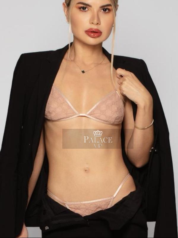 Vivienne (24)