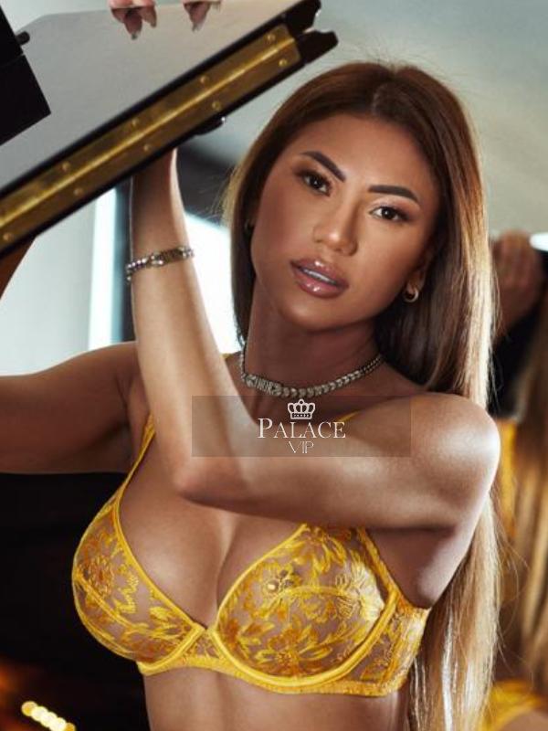 Regina, Notting Hill, Brazilian Escort