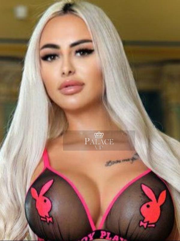 Selyn, Notting Hill, German Escort