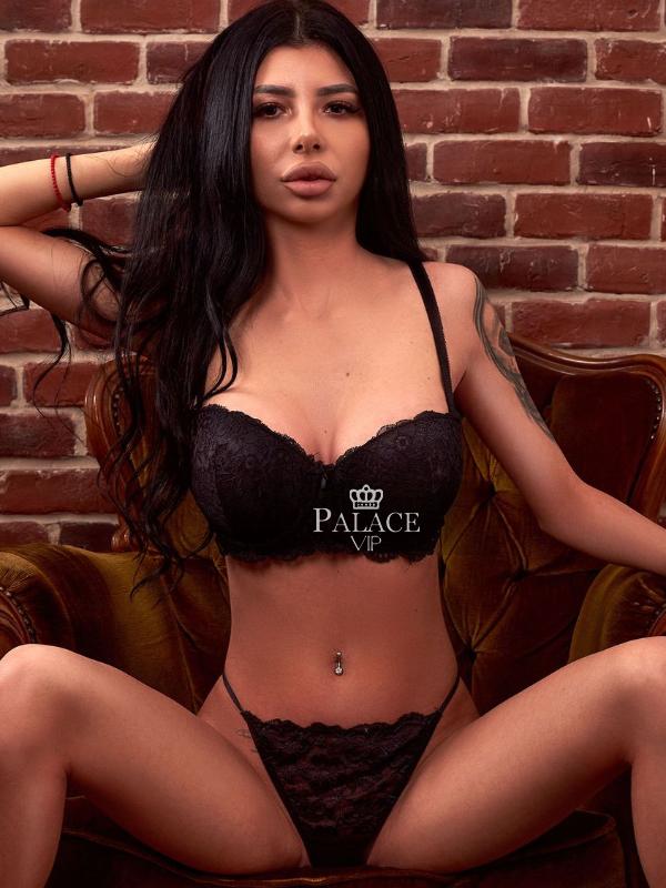 Zoya, Earls Court, Romanian Escort