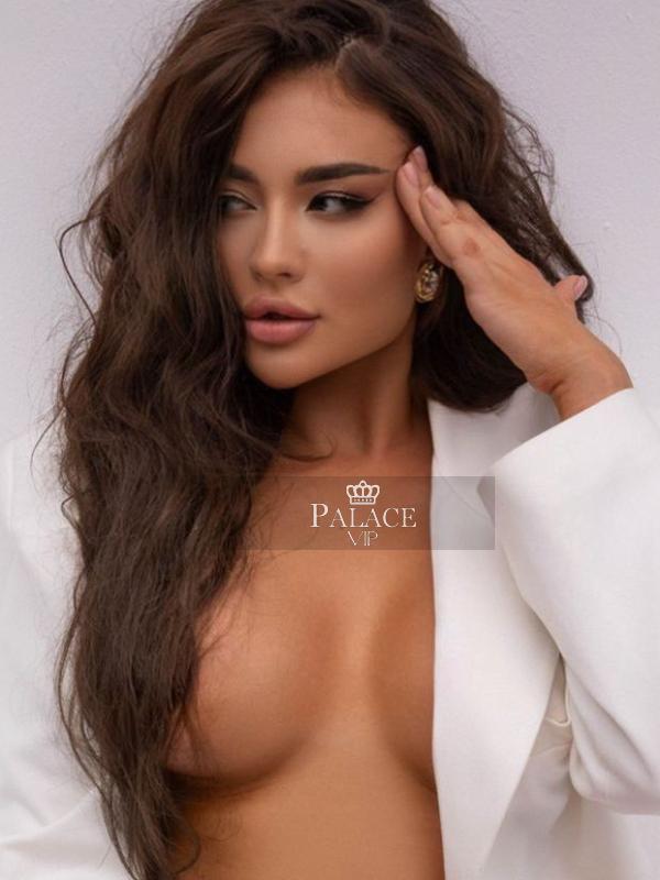 Naomi, Kensington, Ukrainian Escort