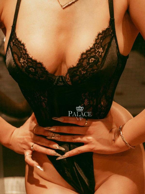 Shelzian, Chelsea, Argentinean  Escort