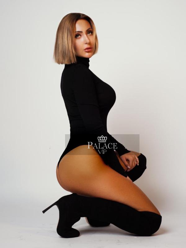 Tatty, South Kensington, German Escort