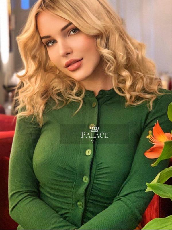 Regina, Kensington, Russian  Escort