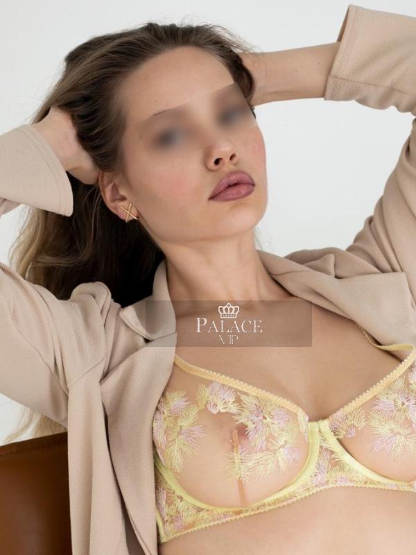 Stephanie, Knightsbridge, Russian Escort