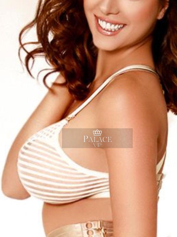 Lia, Knightsbridge, German Escort