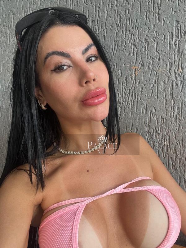 Julia (25)