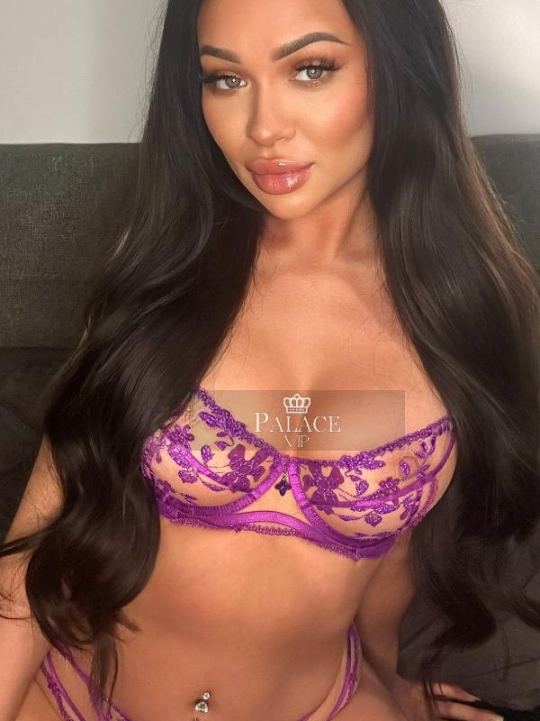 Mia, , British Escort