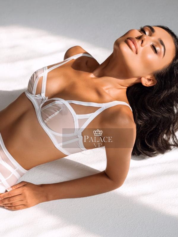 Amelia, Kensington, Russian  Escort