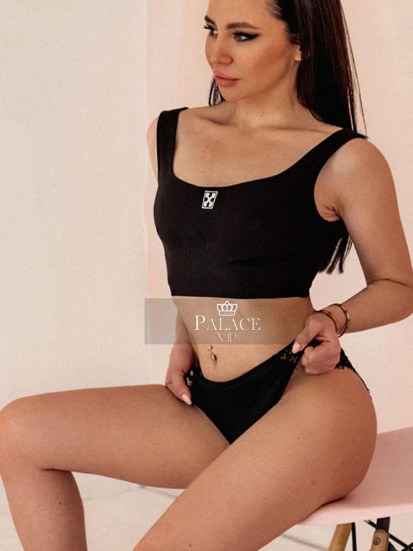 Oksana, Kensington, Russian  Escort