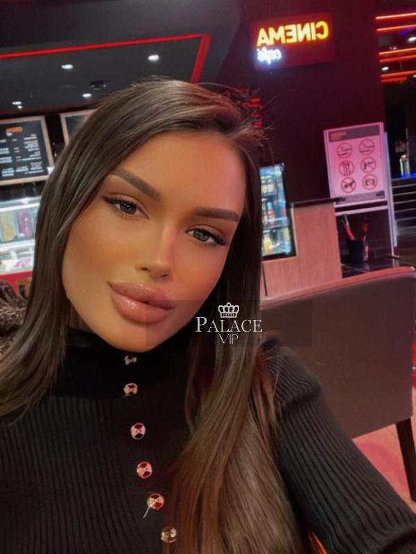 Ana, Queensway, Italian Escort