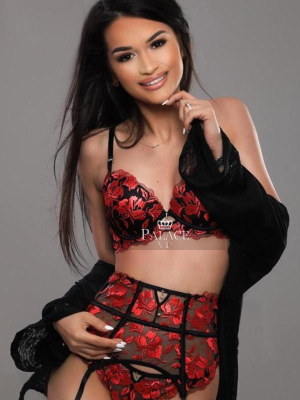 Ana, Queensway, Italian Escort