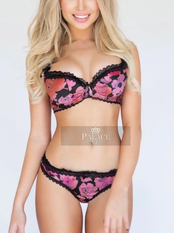 Kristen, Earls Court, American Escort