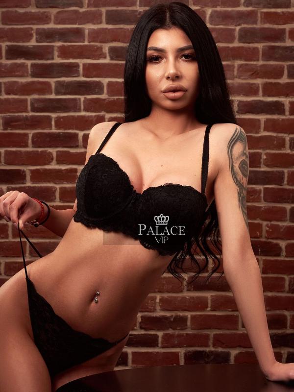 Zoya, Earls Court, Romanian Escort